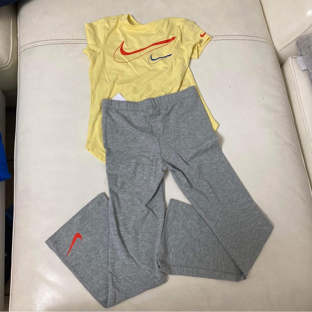 Nike Cute Leggings Top set - Picture 2 of 6